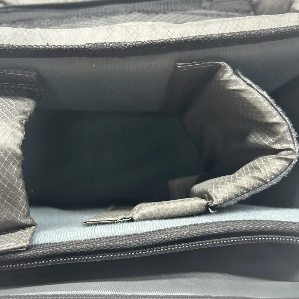 Genuine Nikon DSLR Accessory Bag With Shoulder Straps Excellent Condition